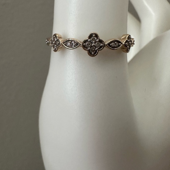 Gold Ring with Diamonds - Picture 6 of 8